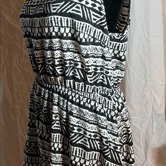 SOLD.   Forever 21 Black & White Boho Style Night Out Dress Size Large - Picture 4 of 12